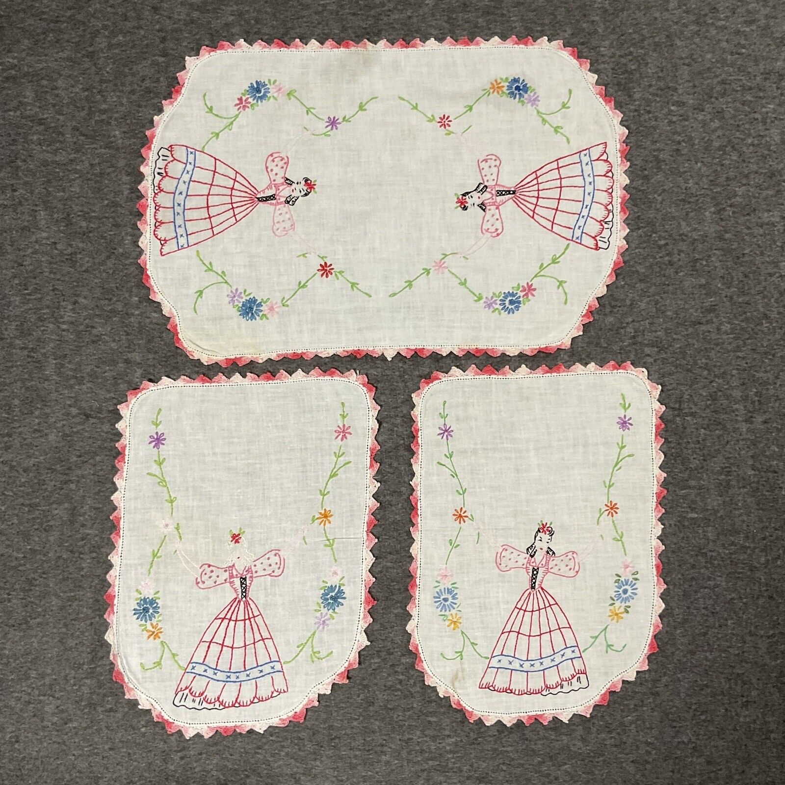 Vtg Embroidered Set 3 Dresser Scarf Table Runner Southern Belle Crocheted Edge