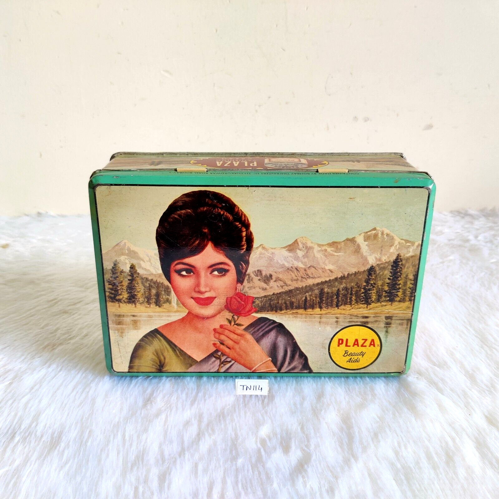 Vintage India Lady Saree Graphics Plaza Vanishing Cream Advertising Tin TN114