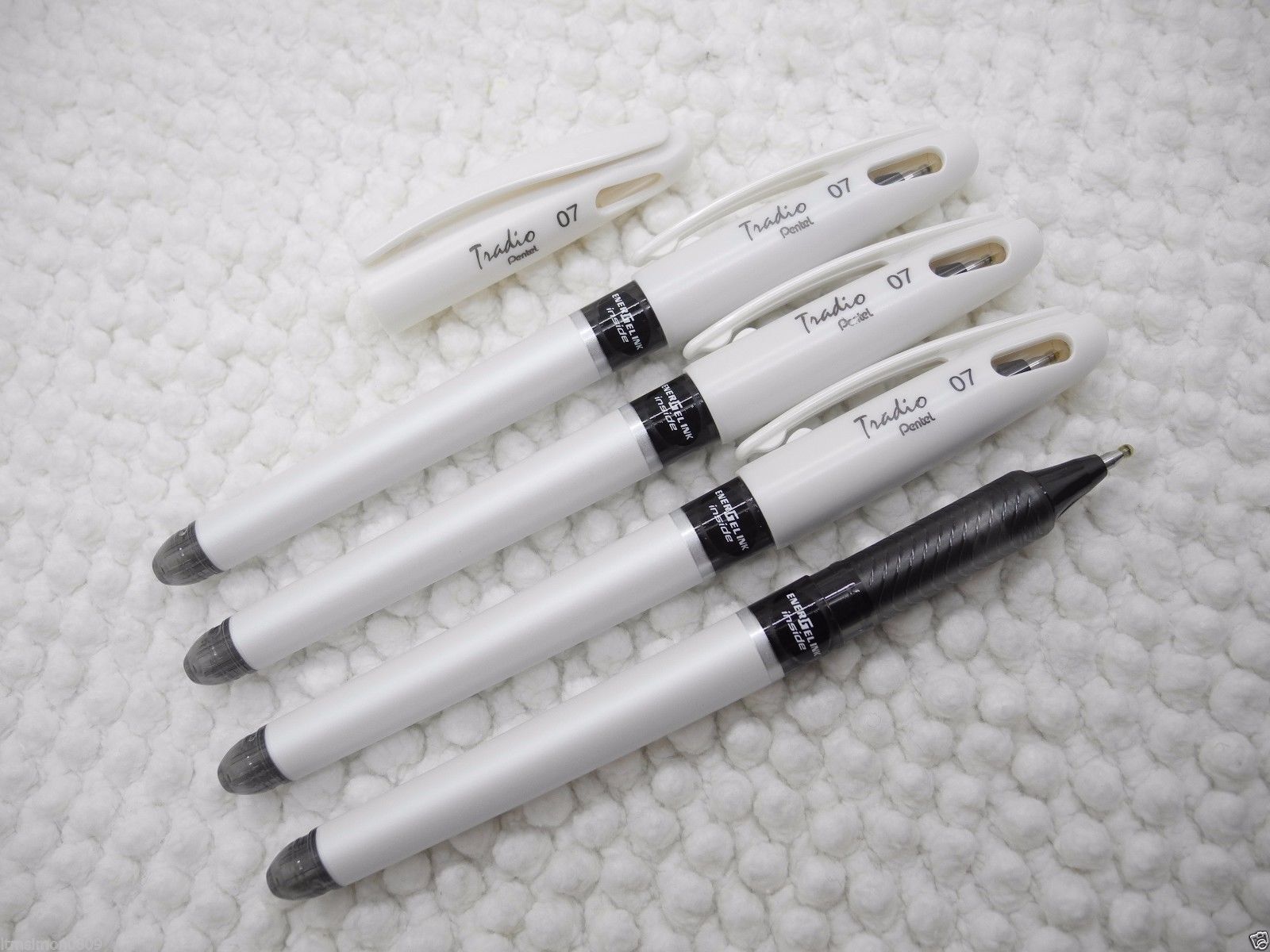 4pcs White Pentel Ener Gel 0.7mm metal tip roller pen with cap Black ink (Japan)