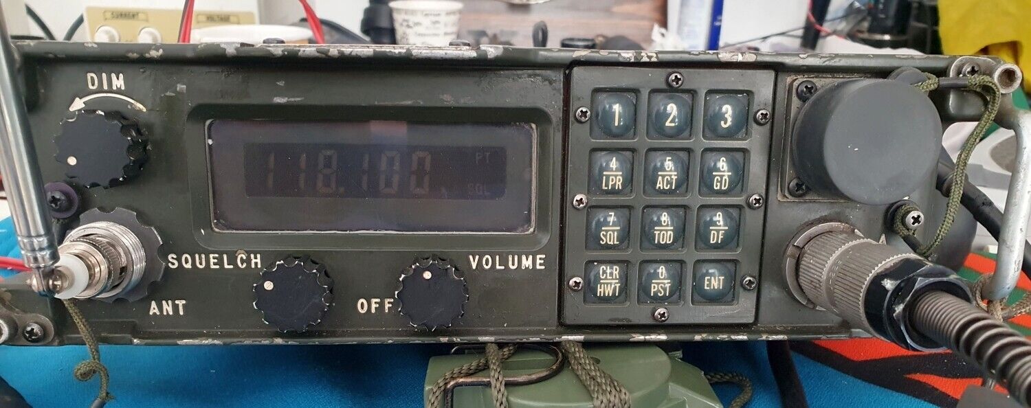 Magnavox RT-1319B/URC Military VHF/UHF Manpack Air Band Radio PRC-113