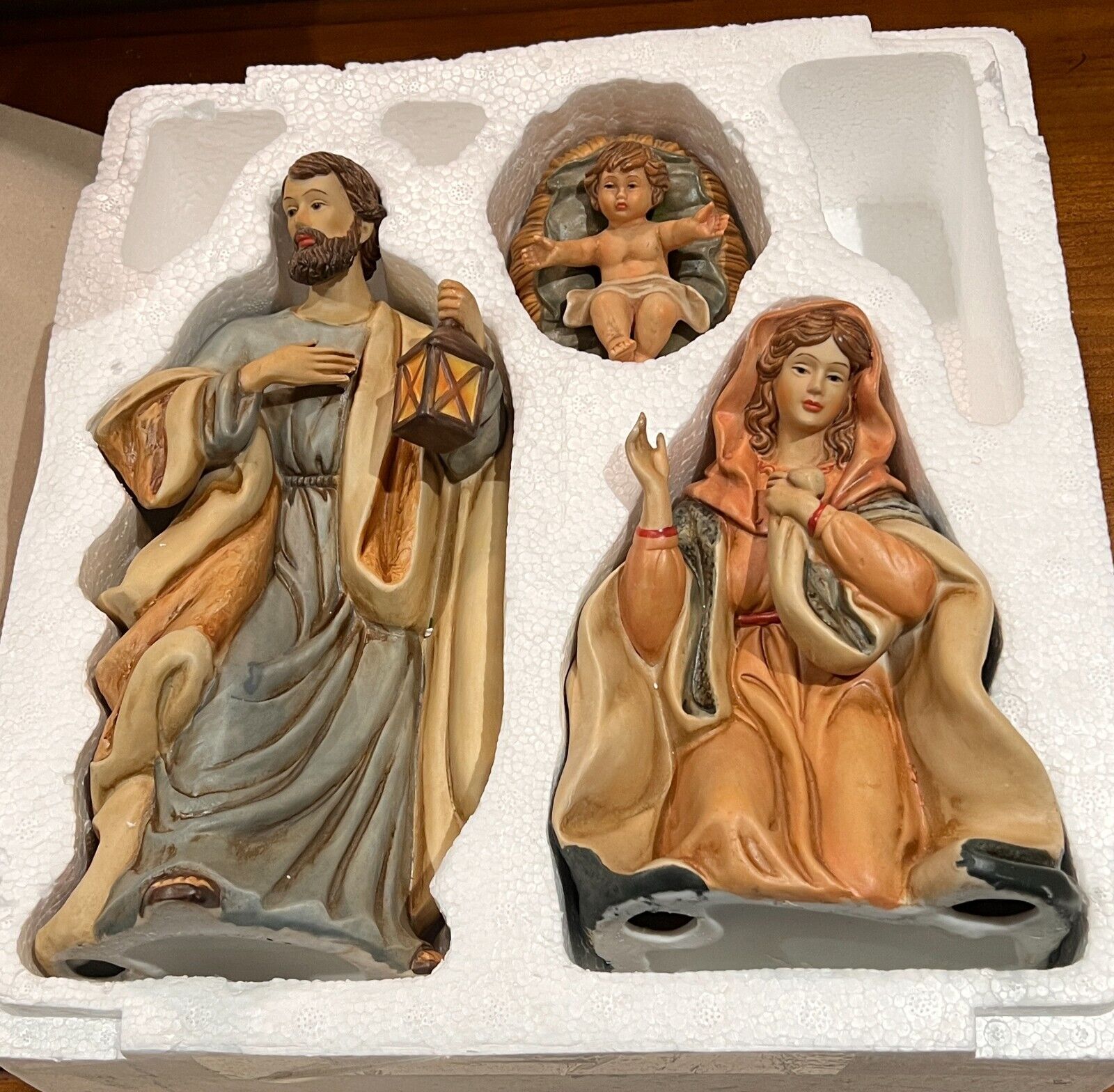 Heritage 3 Piece Nativity Set The Holy Family Porcelain Hand-Painted with Box
