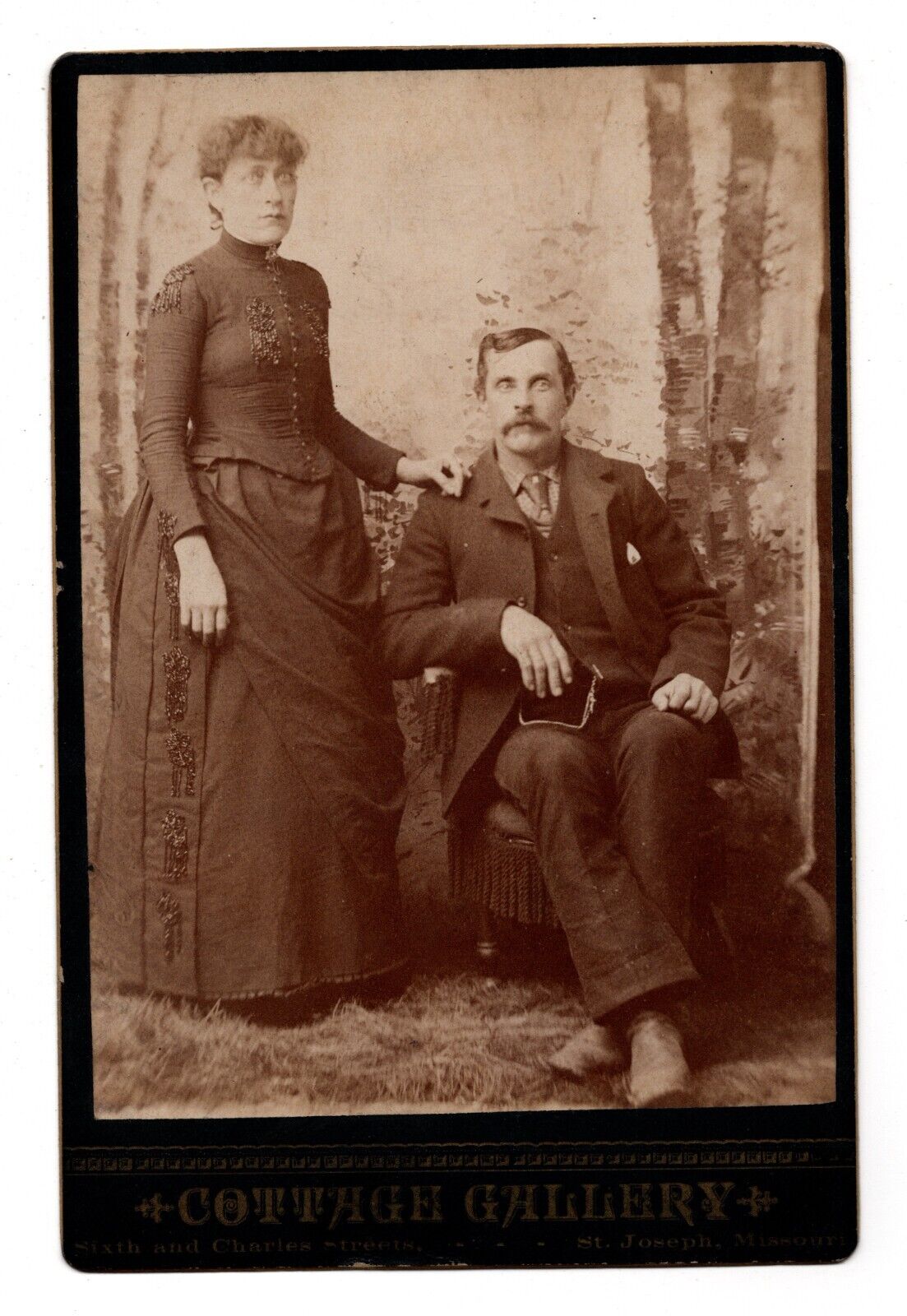 C. 1880s CABINET CARD COTTAGE GALLERY HUSBAND & WIFE ROMANTIC ST JOSEPH MISSOURI