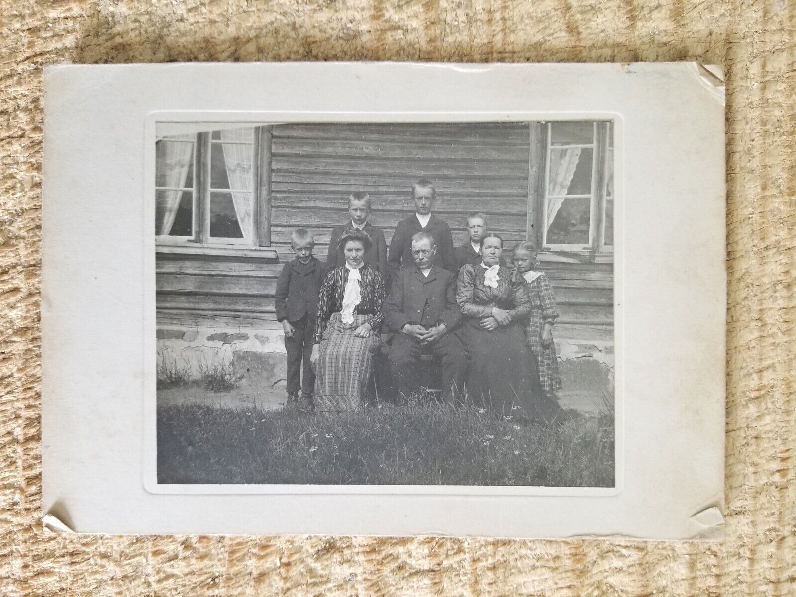 RUSTIC FAMILY,EARLY 1900\'S.VTG 7\