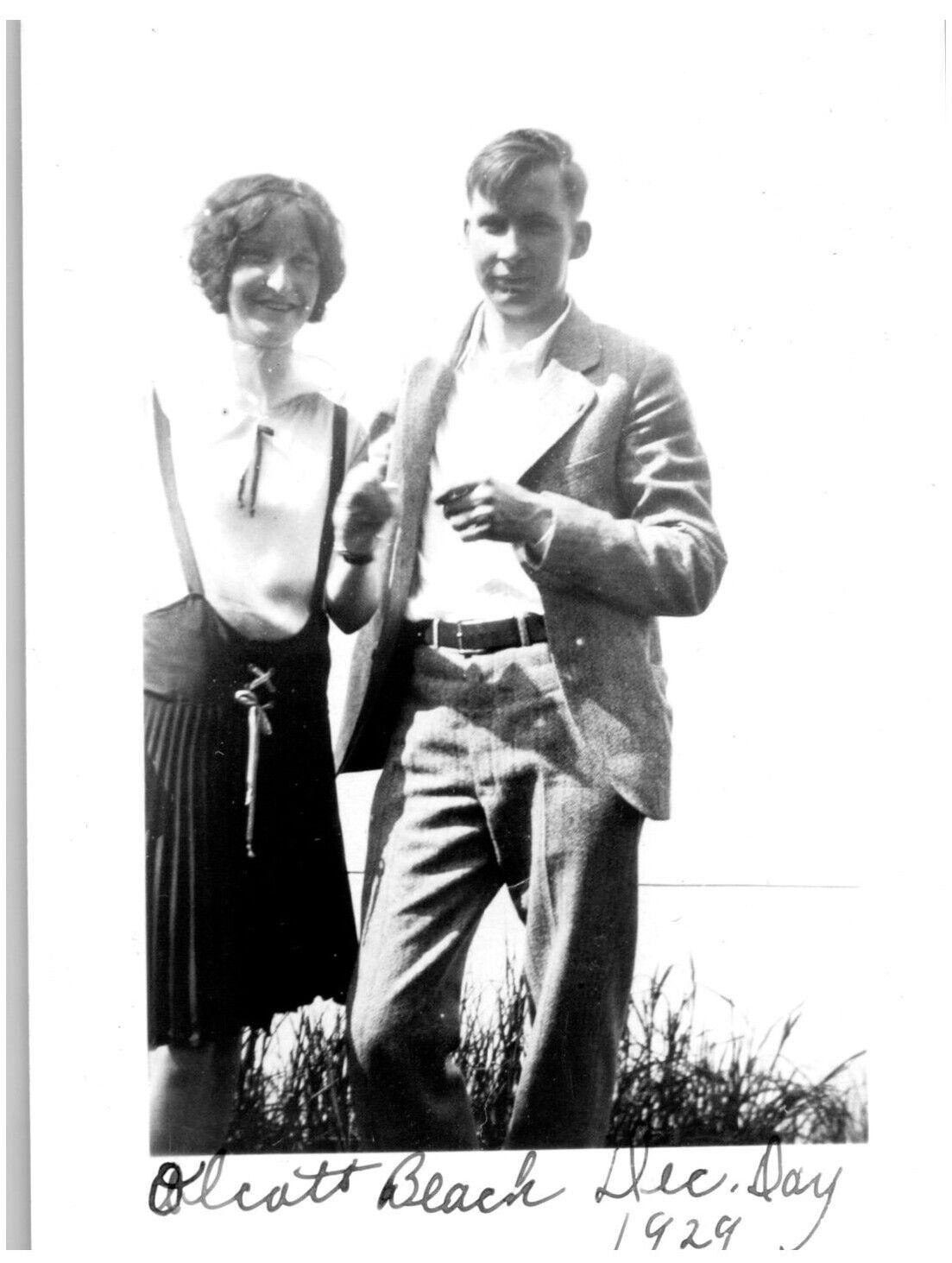 YOUNG LADY & YOUNG GENTLEMAN,OLCOTT BEACH,NY,1929.VTG 3.8\
