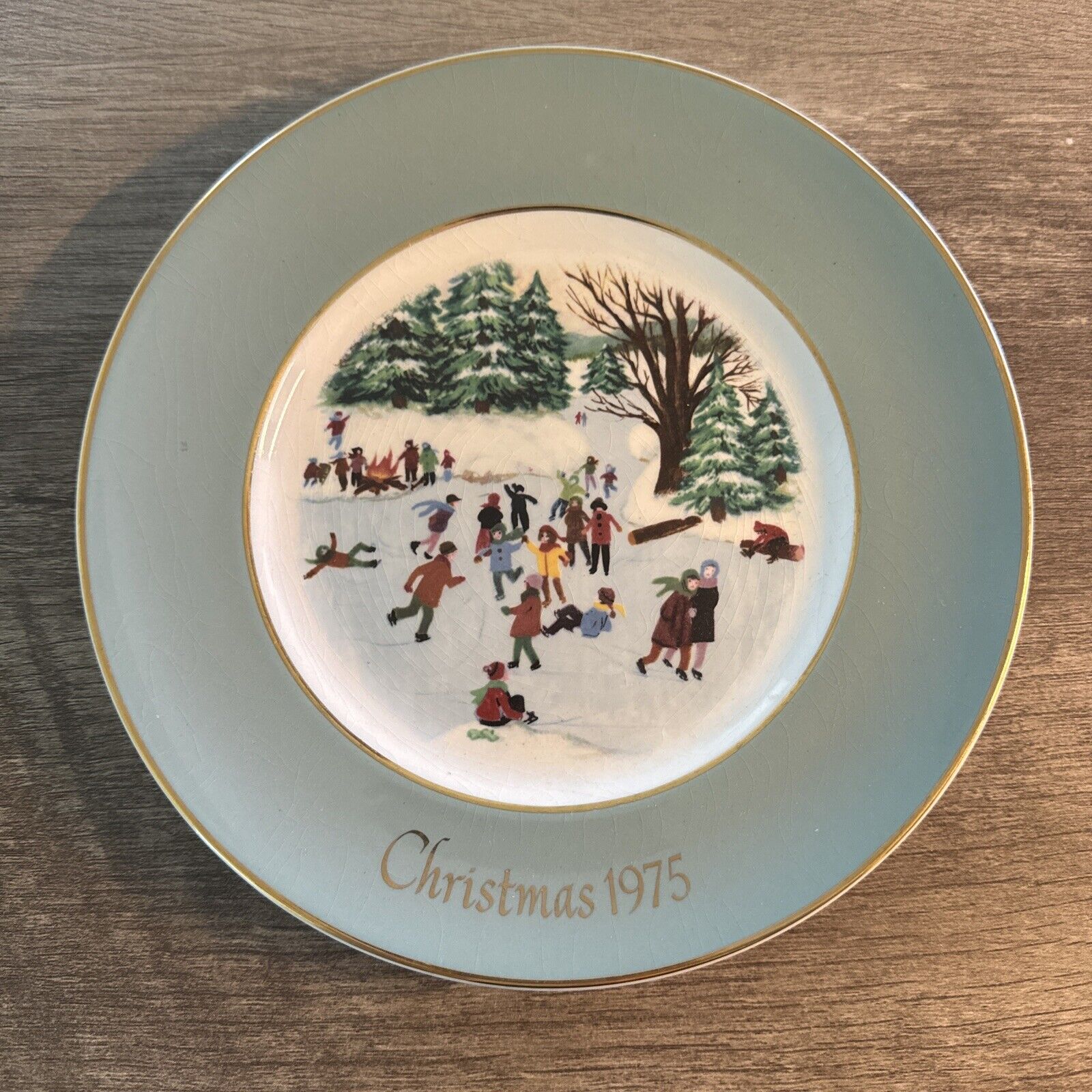 Avon Collector Plate Christmas 1975 w/ box Enoch Wedgwood England