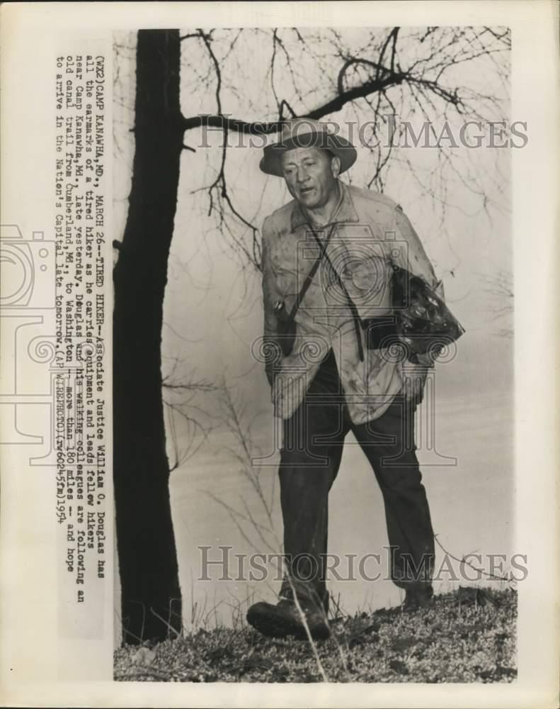 1954 Press Photo Justice William Douglas leads fellow Cumberland hikers.