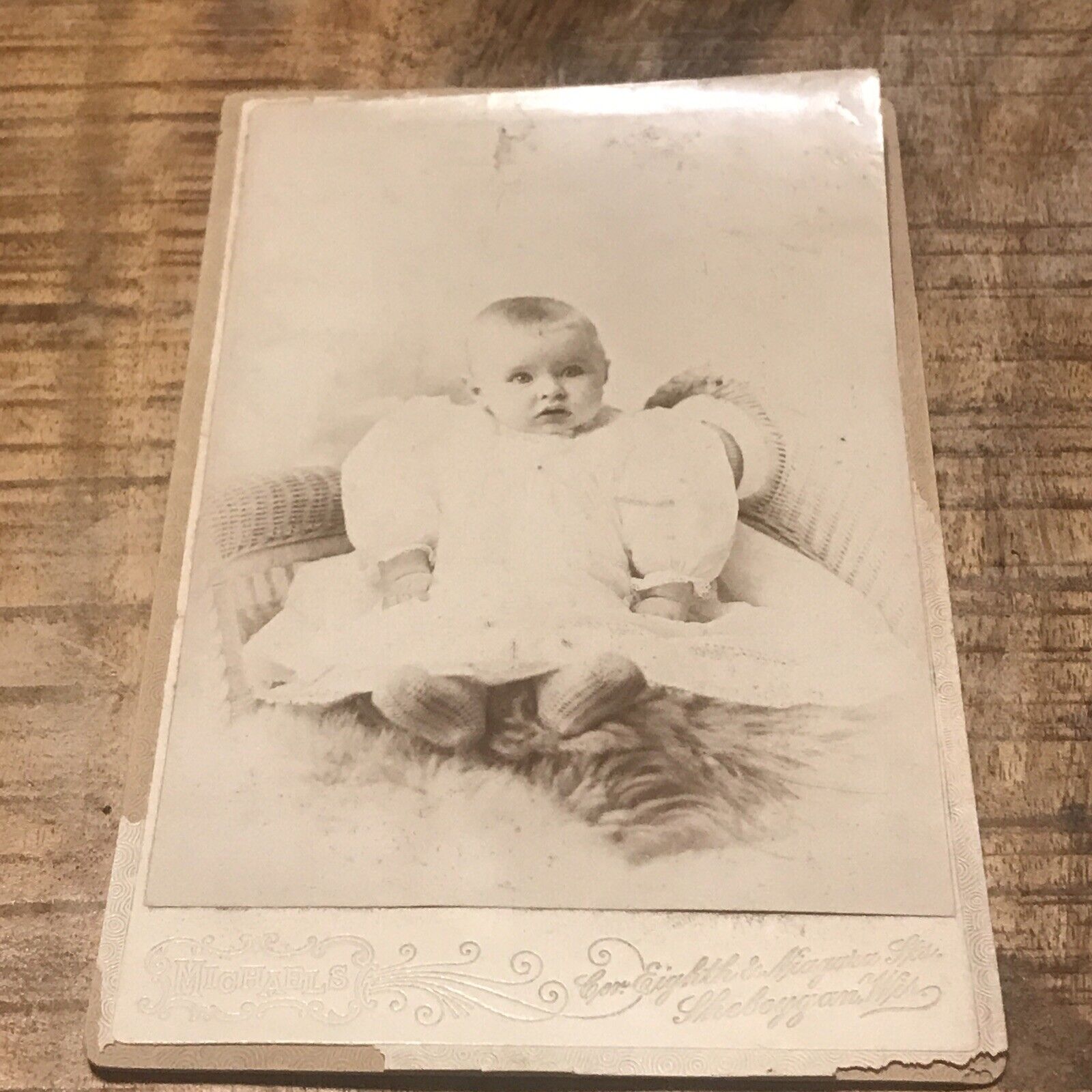 VTG RARE CIRCA 1890s CABINET CARD HALLOCK BABY IN WHITE DRESS
