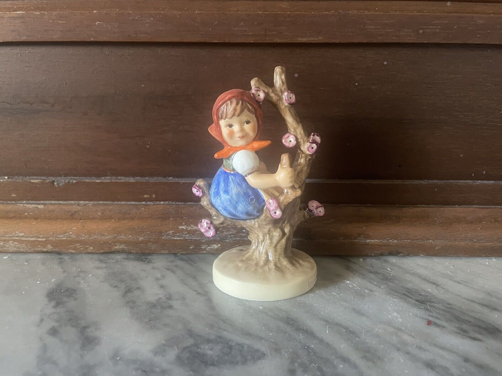 Goebel Hummel Apple Tree Girl Figurine #141 3/0 TMK-3 4.0\