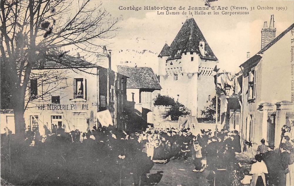 CPA 58 NEVERS HISTORICAL PROCESSION OF JEANNE D'ARC 1909 LES LADIES DE LA HALLE ET L
