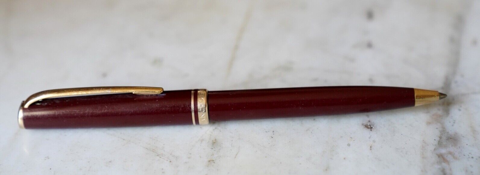 MONTBLANC GENERATION RUBY RED RESIN BALL PEN - GOLD PLATED 18 CARATS - BEAUTIFUL