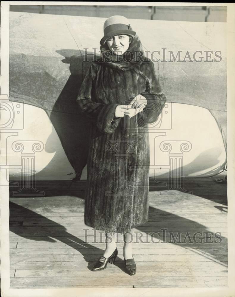 1927 Press Photo Maria Ley, French dancer, sails on SS France from New York