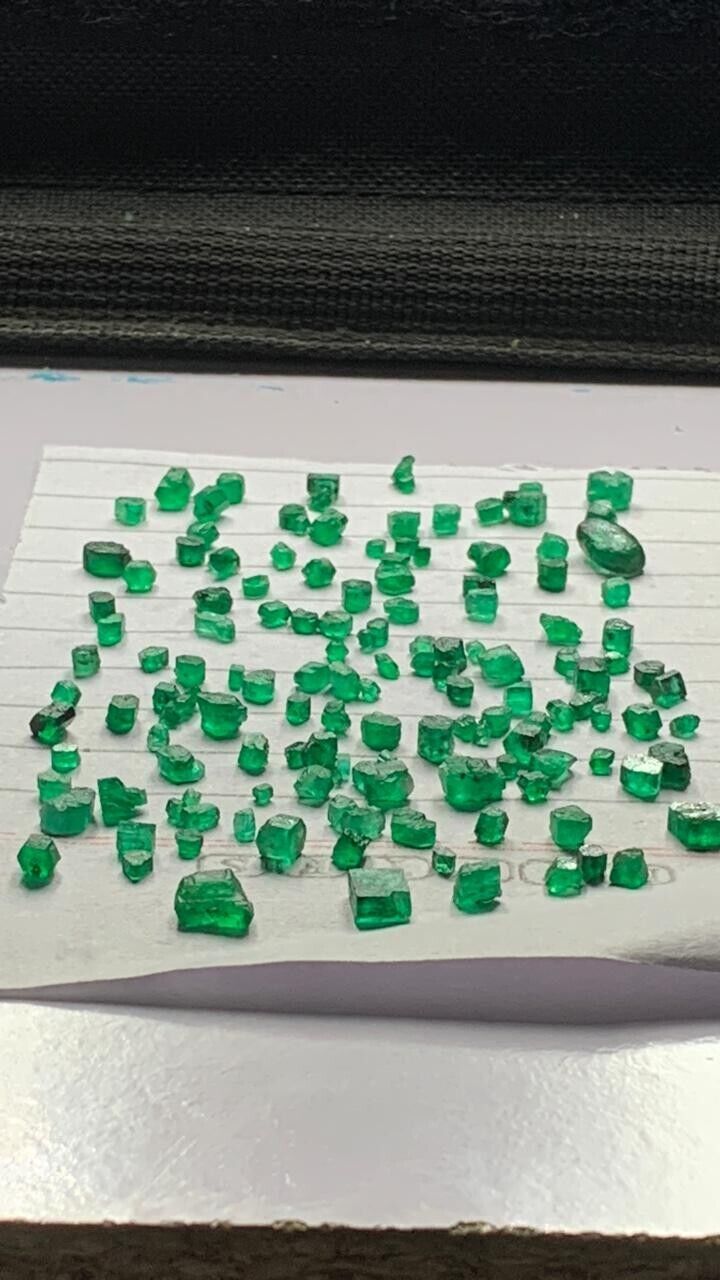 30 carats Extraordinary emerald from Swat Pakistan is available for sale