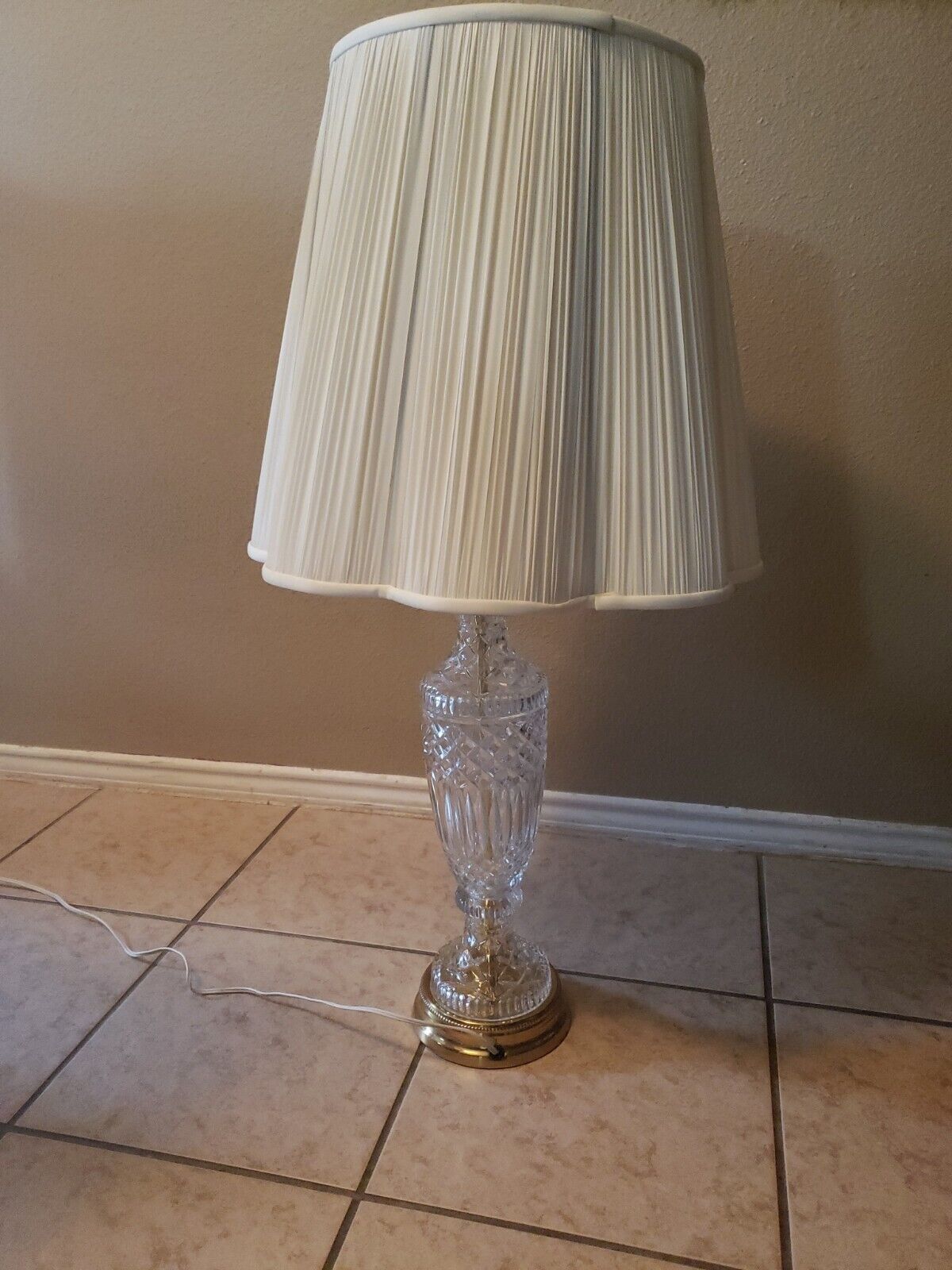Outstanding Cut Glass 33” Hollywood regency table Lamp Midcentury Diamond Patter