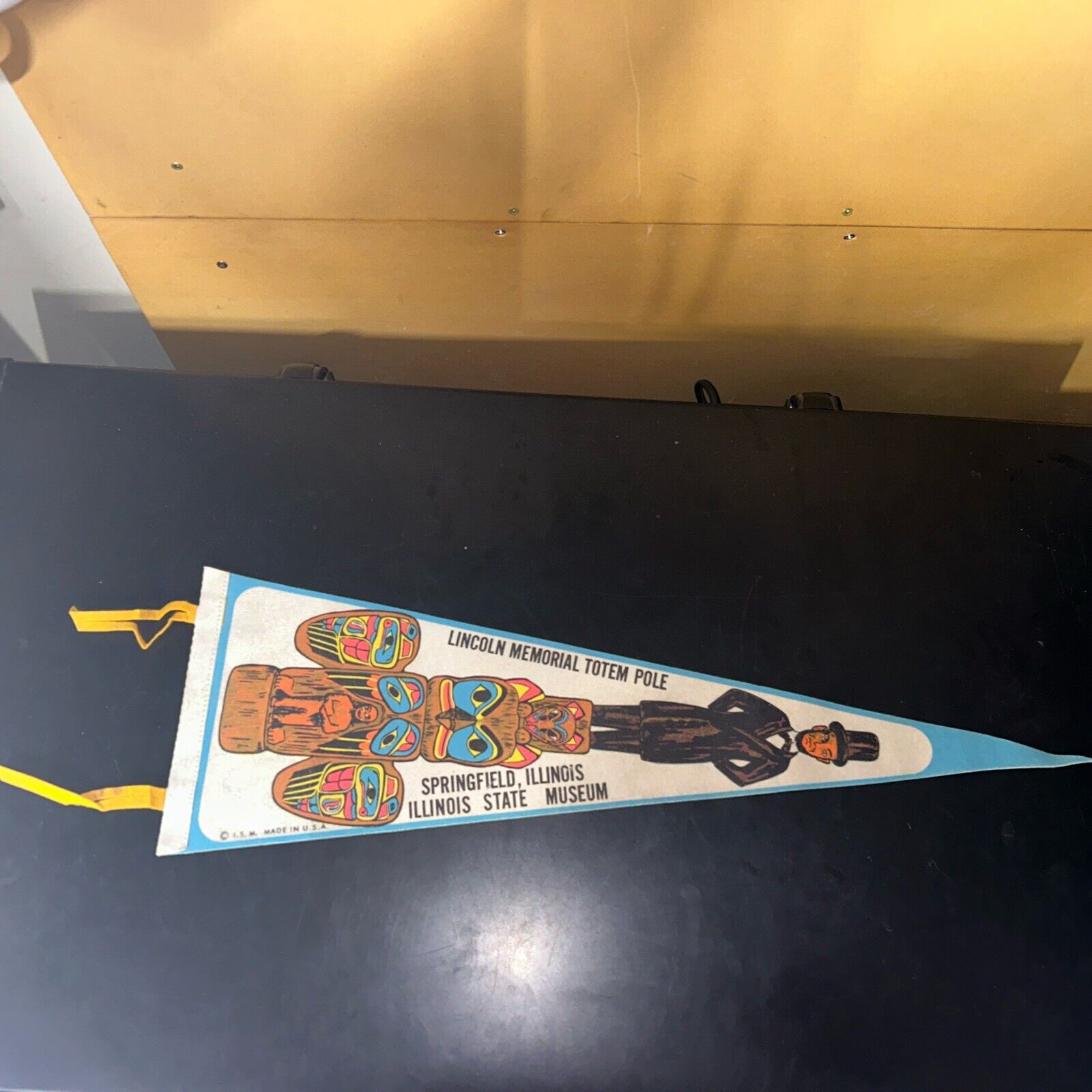 VTG felt pennant for the Lincoln Memorial Totem Pole Springfield Ill. USA Made