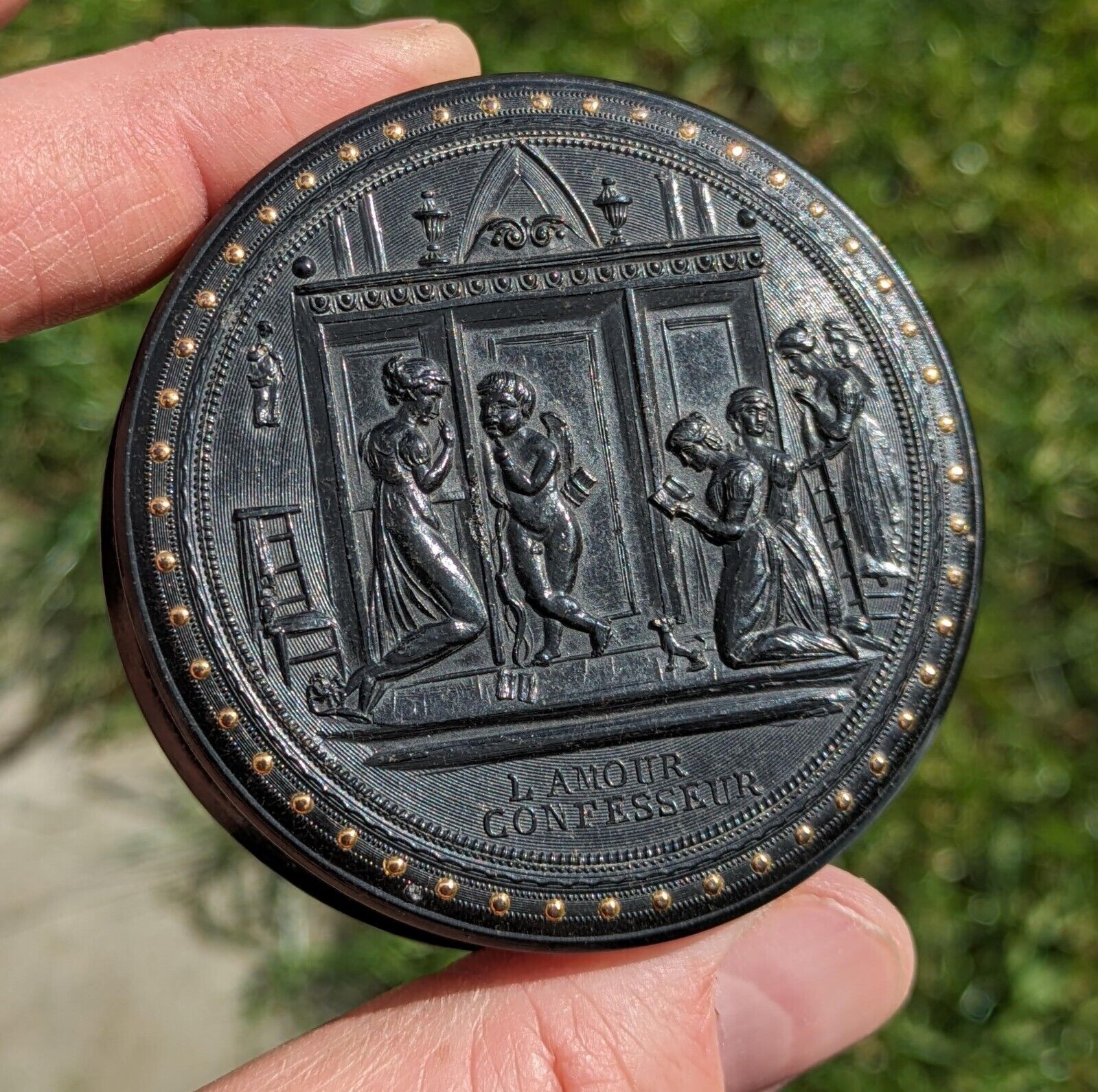 French Antique Early 19th century Pressed Snuff Box  \