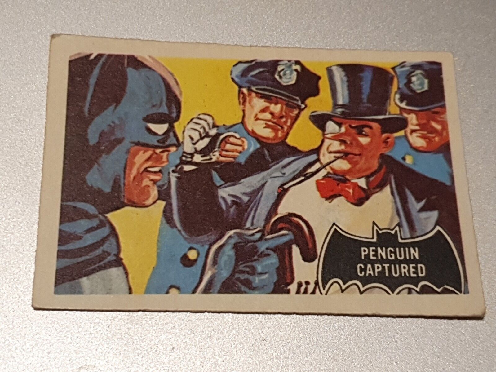 1966 AB&C Topps Bubble Gum Card Batman #24 Penguin Captured (D32)