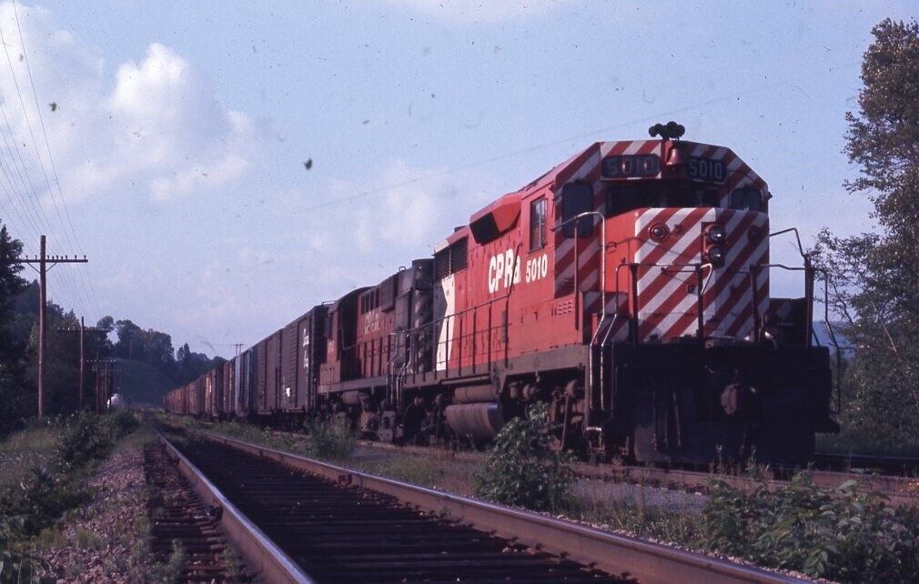 CP 5010 CANADIAN PACIFIC Railroad Train Locomotive Original 1976 Photo Slide