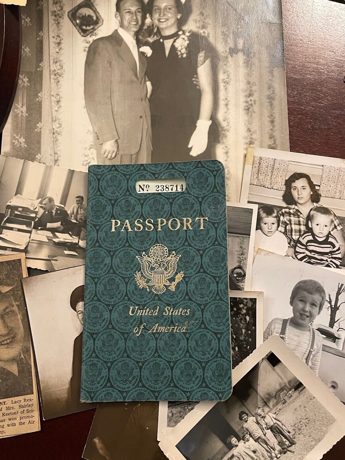 Vintage WW2 Soldier Family Photos Album Passport Plaque W/Photos 1940-1960s