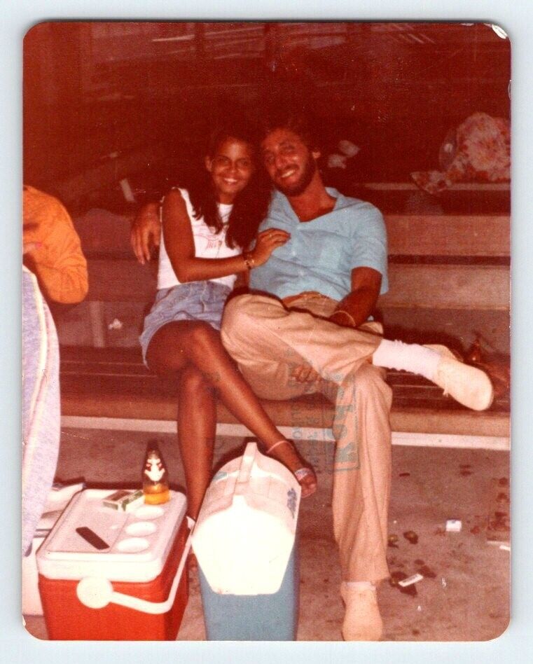Vintage 1981 Photo Pretty Young Woman Man Couple 1980's R162A
