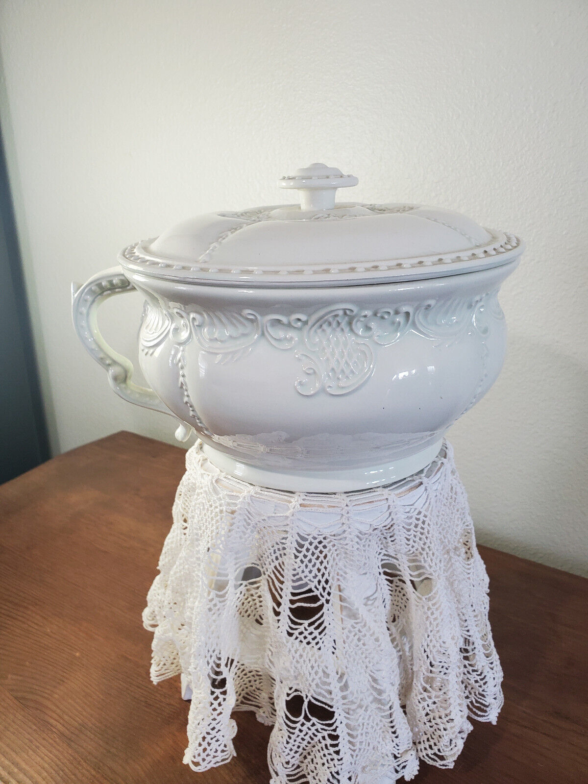 Vintage 1984 Arnel\'s Chamber Pot With Lid