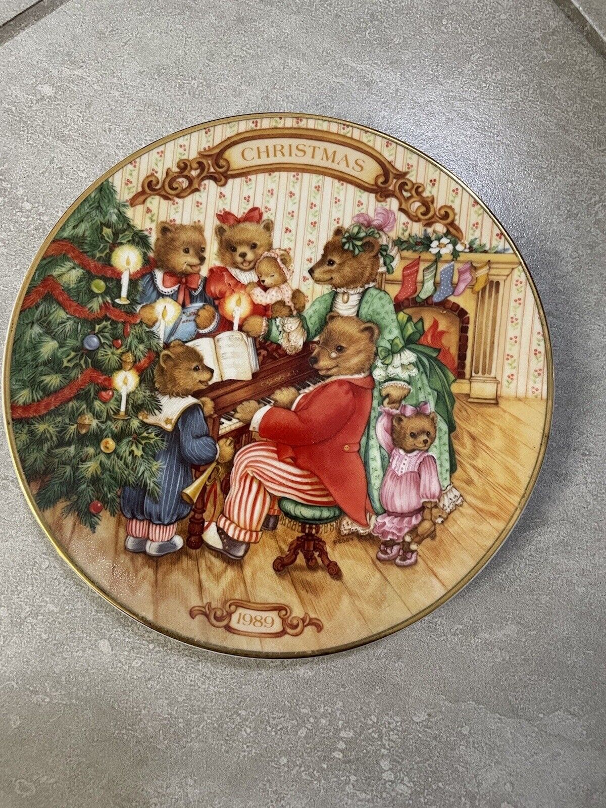 1989 AVON Together For Christmas Plate Collectible Porcelain 22K Gold Trim