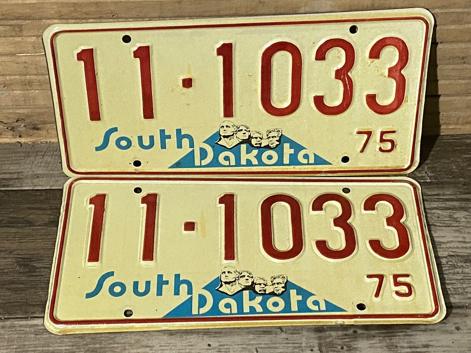 unused Pair -1975 South Dakota License Plates Mount Rushmore Bennet CO 11 1033