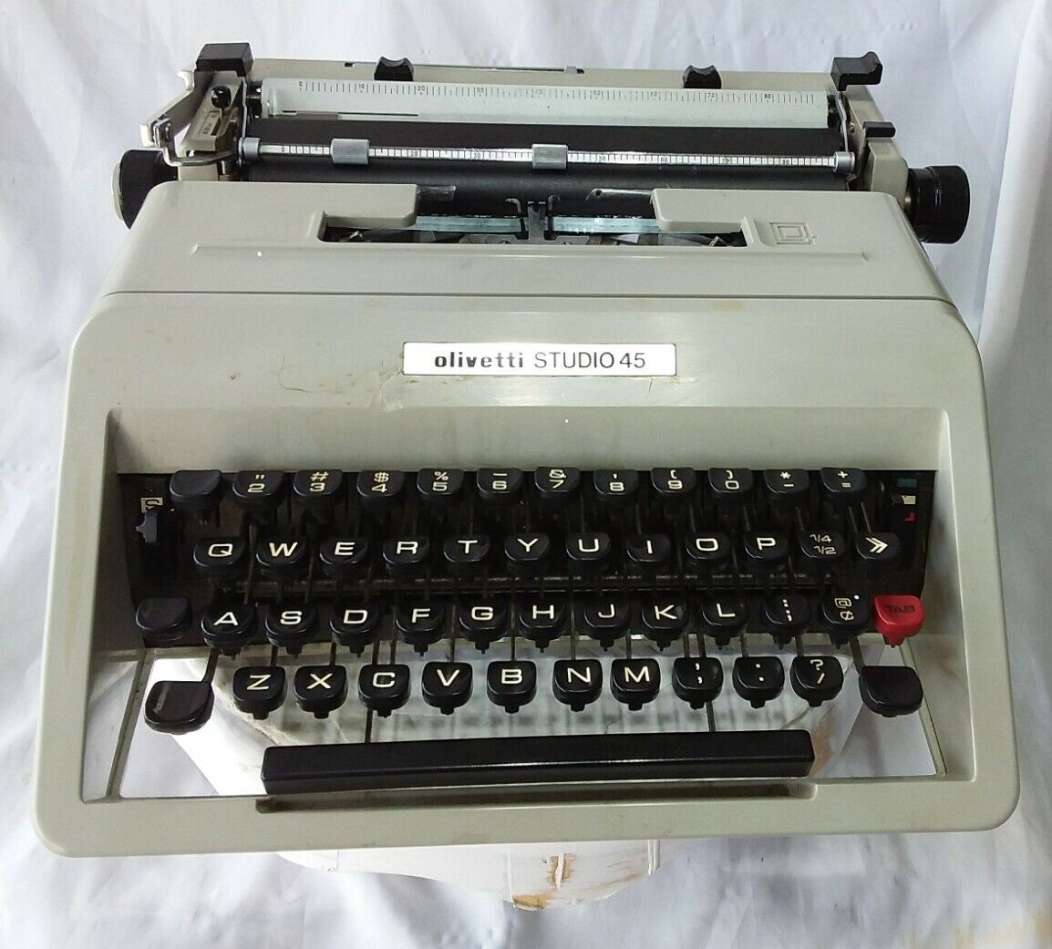 Olivetti Studio 45 Typewriter with Hard case 