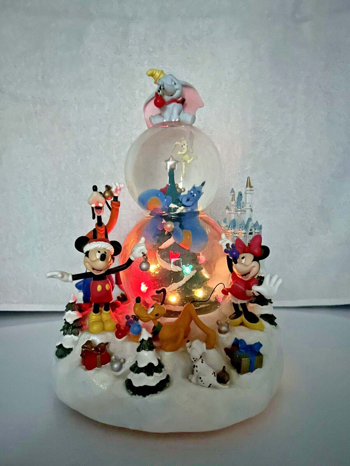 Walt Disney - Christmas Snow globe - plays \