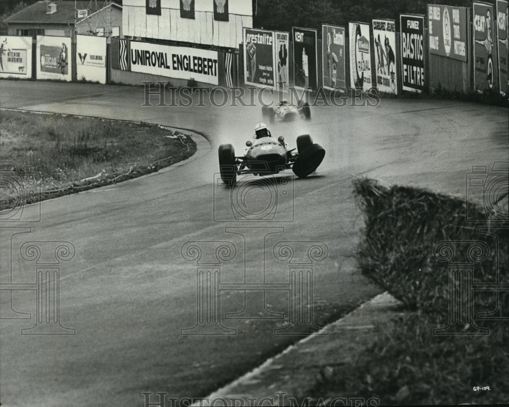 1967 Press Photo Driver Jean-Pierre Sarti, Yves Montand in Trouble in Grand Prix