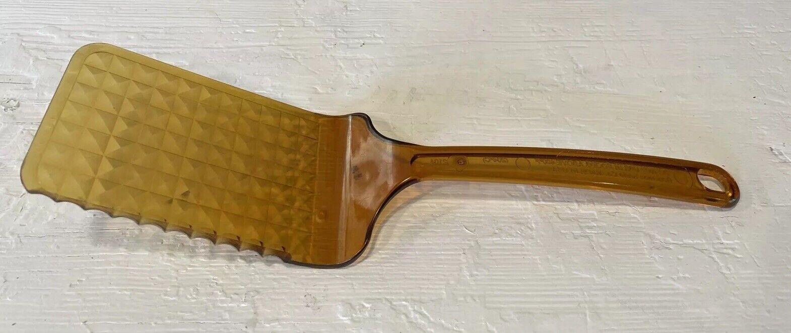 Vintage Robinson Knife Co Ultra Temp Flipper/ Serrated Spatula Amber Plastic