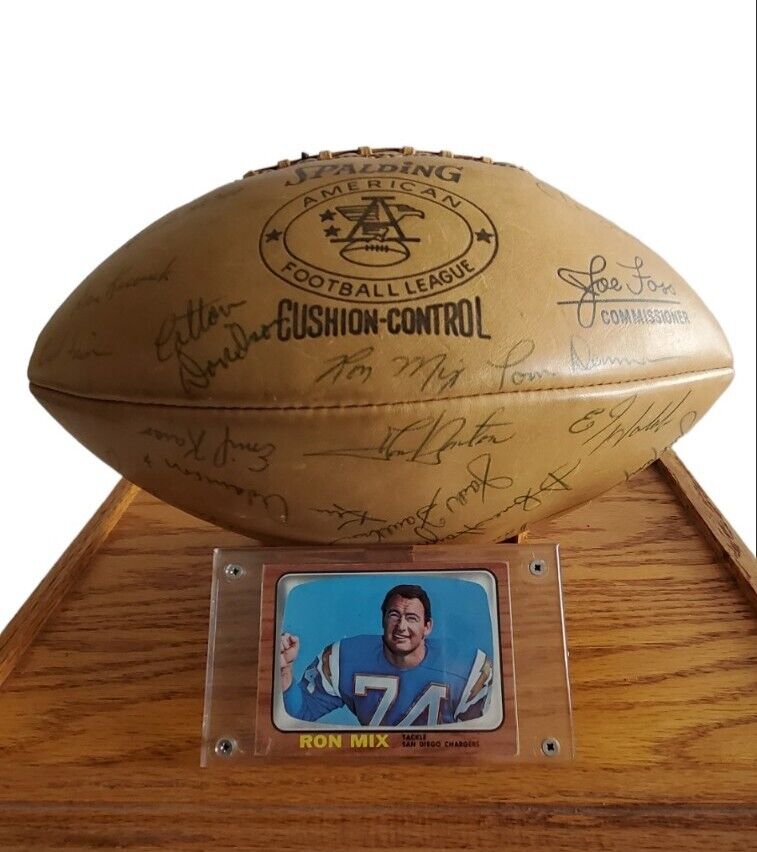 1963 AFL Football League With 28 Players Signatures And One Card 