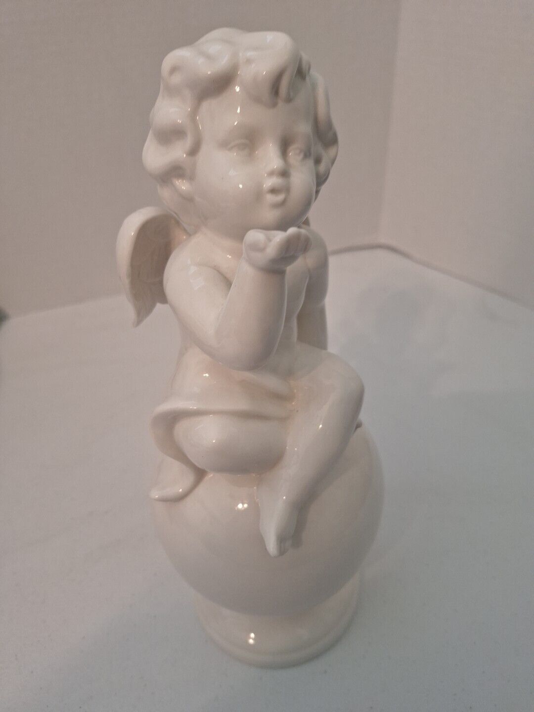 Vtg White Cherub Angel Ceramic Blwing Kiss Figurine 12\