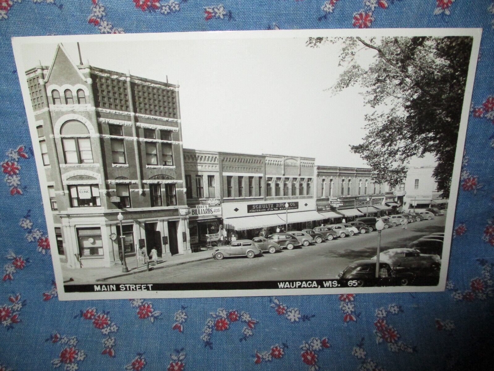 (1032) Old Postcard  Main Street Waupaca Wis.