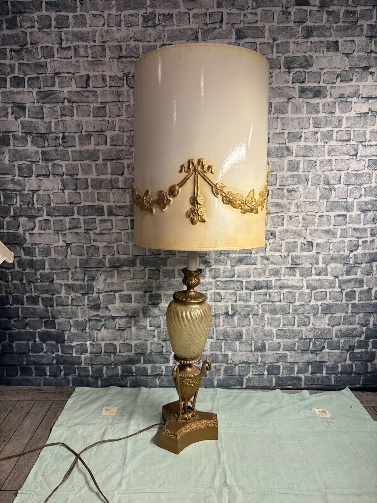 Vintage Hollywood Regency Style Table Lamp Ornate Shade