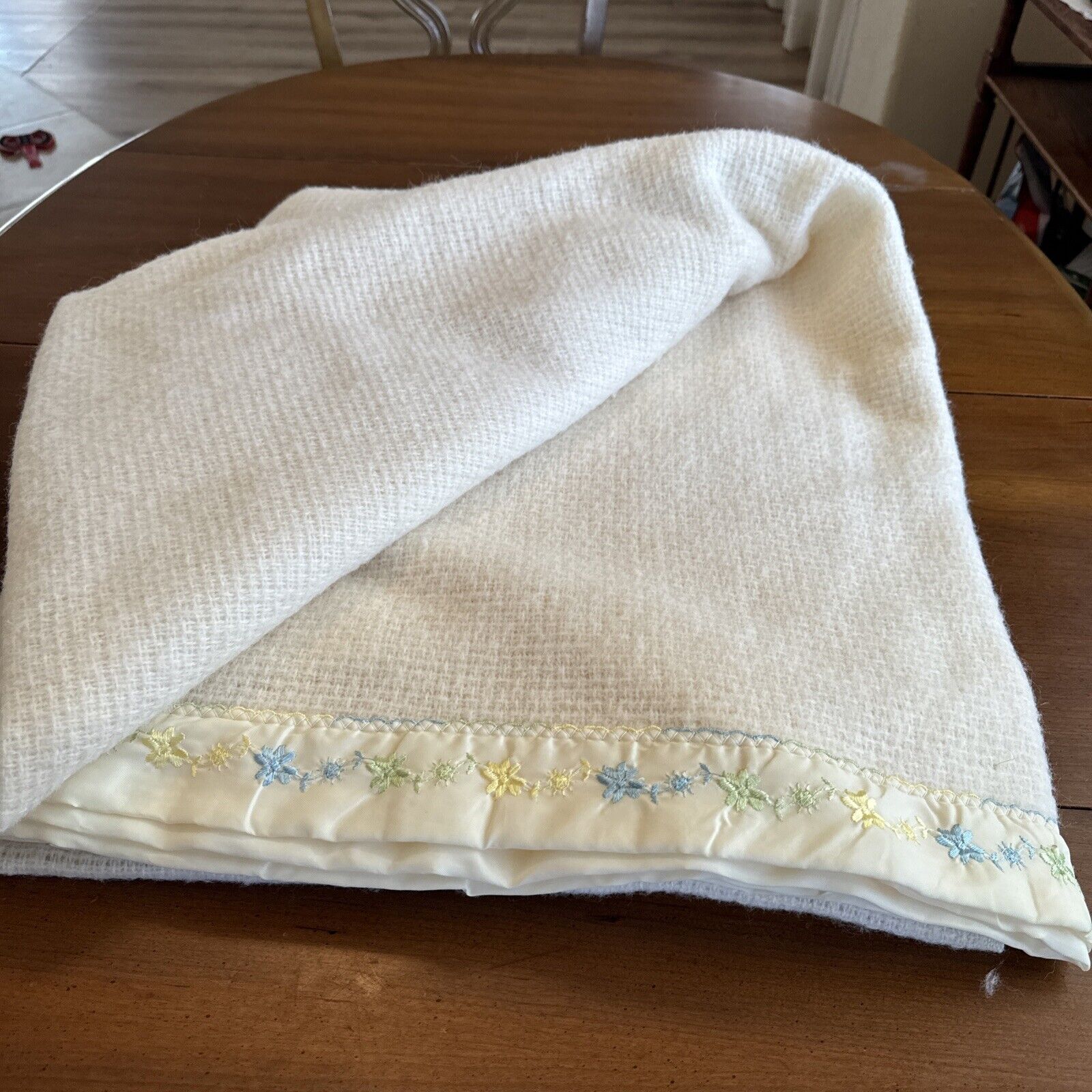 VINTAGE Faribo FLUFF LOOMED Wool Blend  Blanket, 88x80 In. VERY SOFT Embroidered