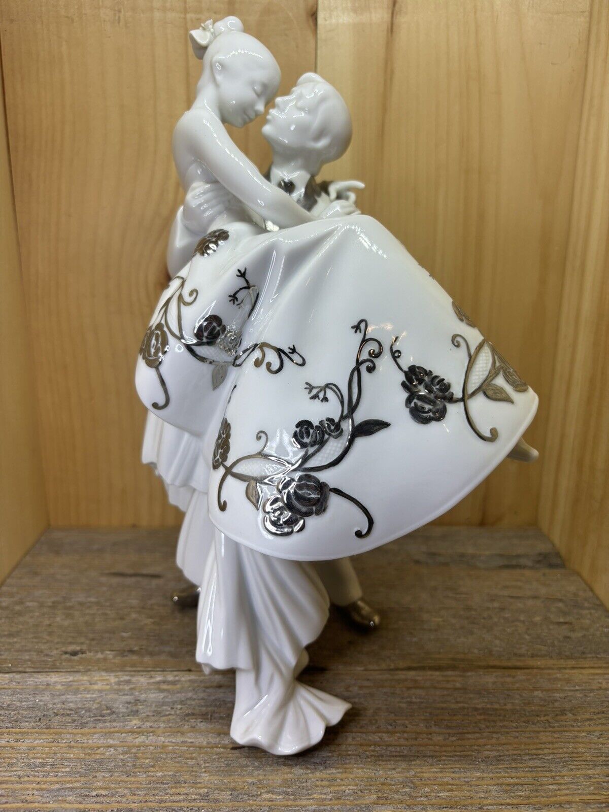 Lladro The Happiest Day Porcelain Figurine Re-Deco Husband Wife Wedding 01007055