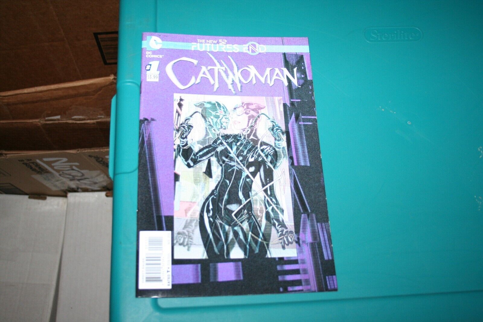 CATWOMAN #1 - NM 9.4-9.6 FUTURES END, 3D COVER, UNREAD