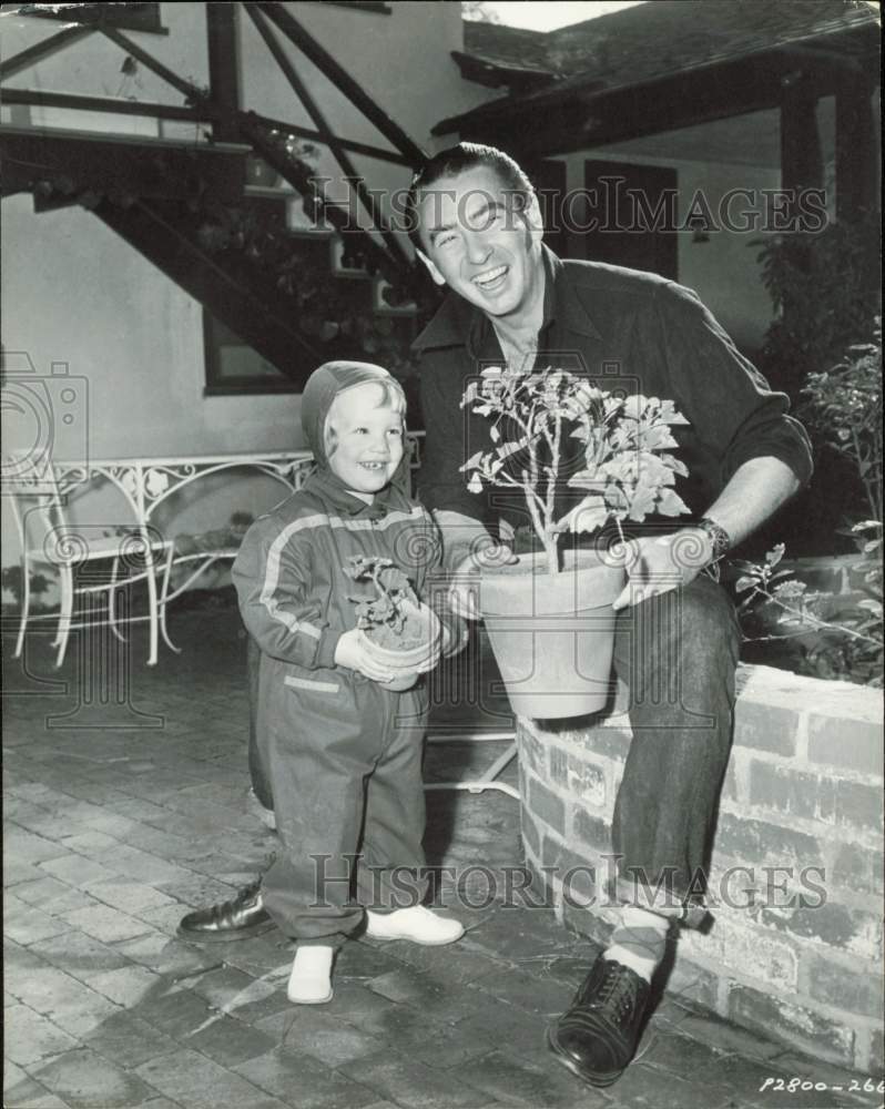 1960 Press Photo Actor MacDonald Carey and daughter with plants at home