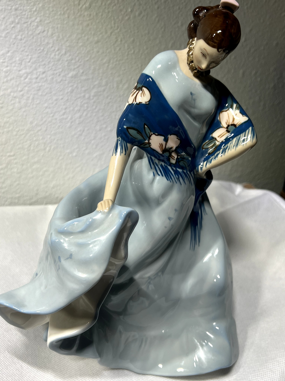 vintage porcelain figurines ladies