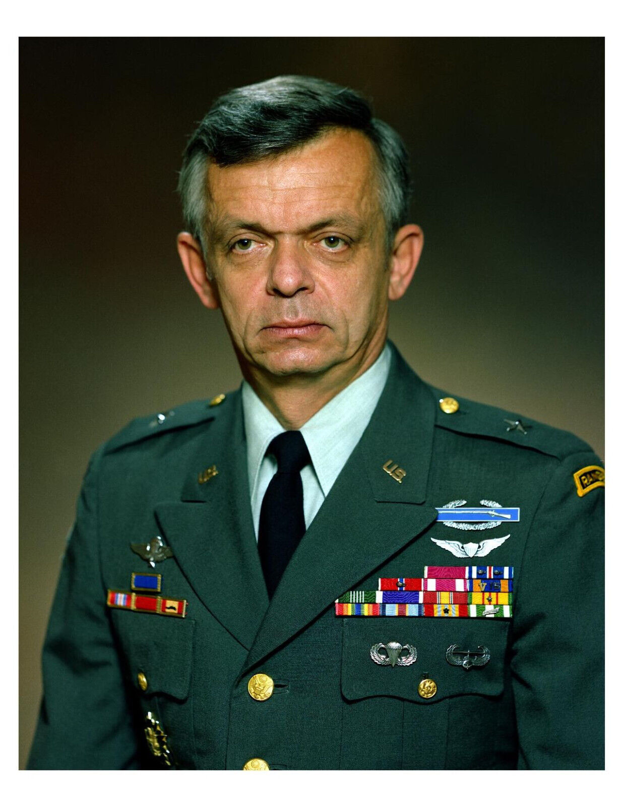 1983 United States Army General Gary E. Luck 8x10 Photo On 8.5\