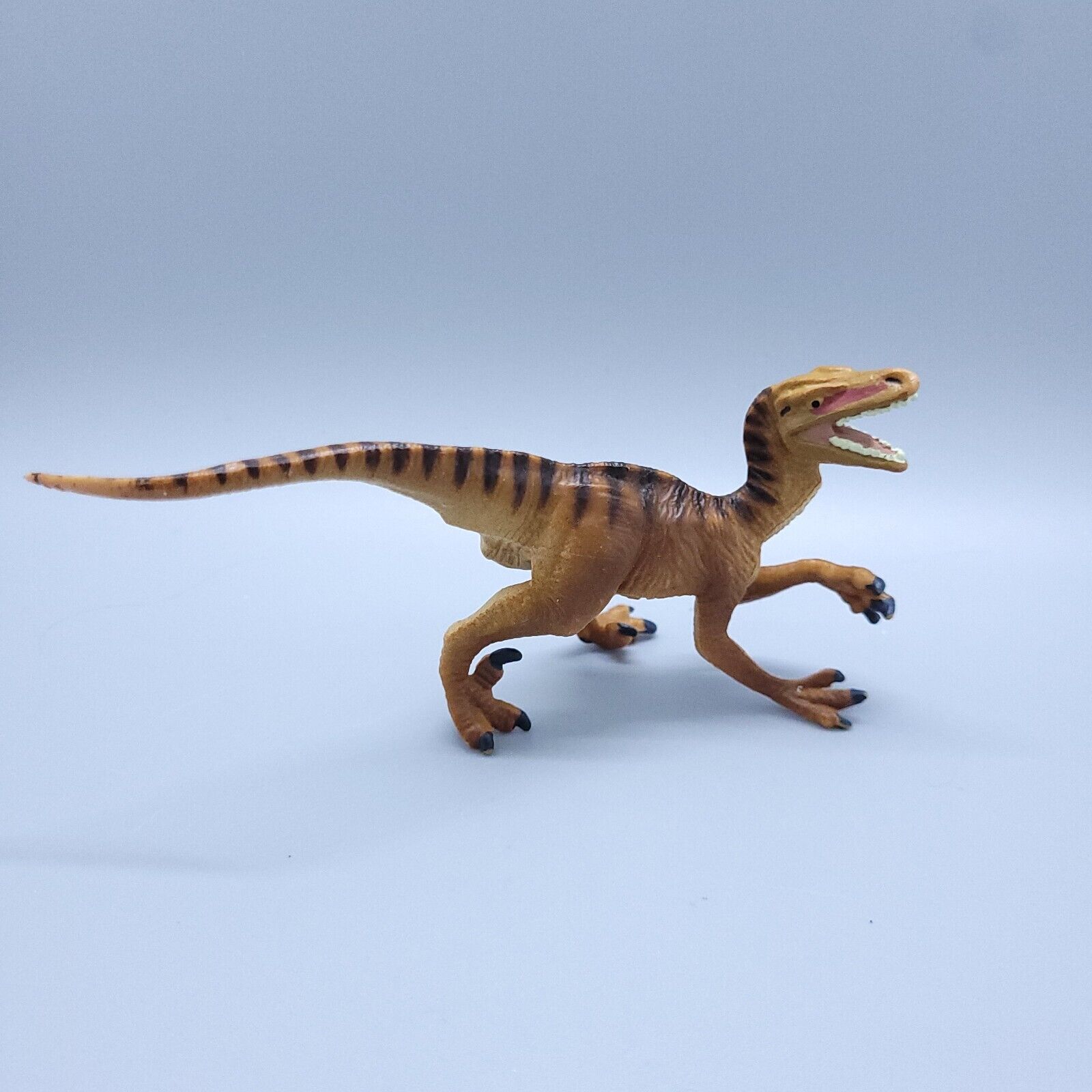 a.  Safari Ltd UtahRaptor Figure Toy Vintage 1997 Dinosaur Utah Raptor VGUC Dino