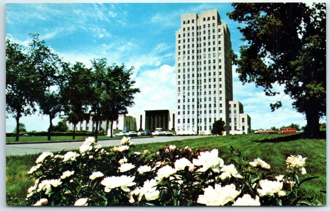 Postcard - State Capitol Building, Bismark, North Dakota