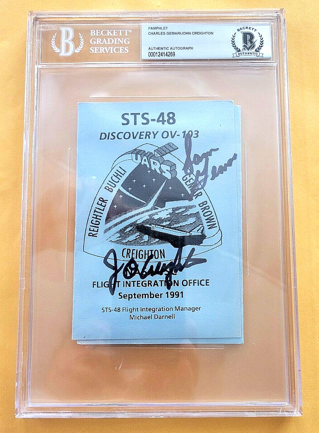 Gemar & Creighton STS-48 NASA astronaut DISCOVERY BOOKLET signed BECKETT SLABBED