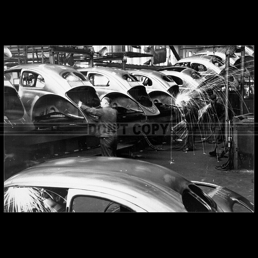 Photo A.002279 VW VOLKSWAGEN KAFER COCCINELLE BEETLE ASSEMBLY 1952