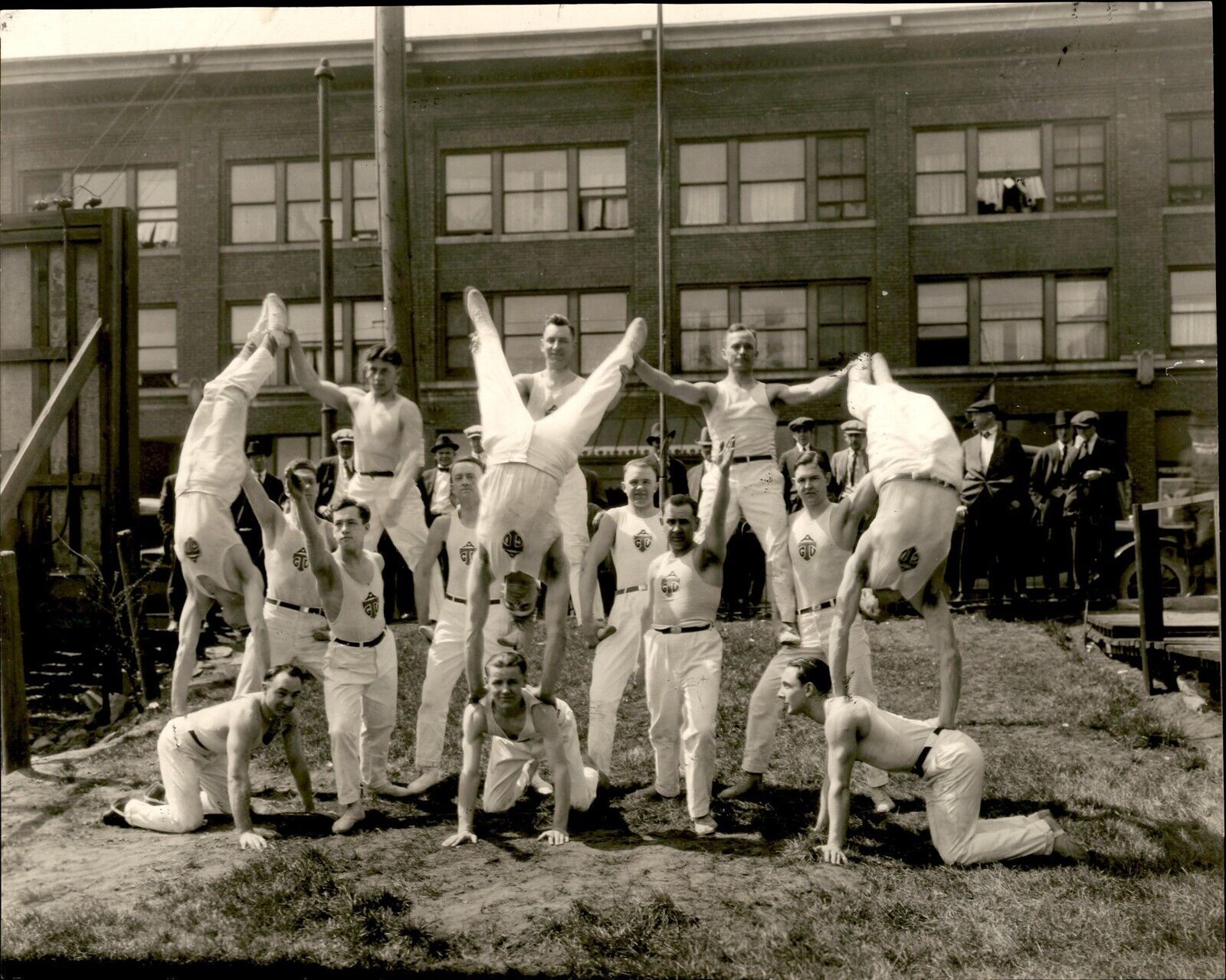 LG967 1922 Original Photo MEN GYMNAST'S POSING School Team TURNER BOYS ATGU