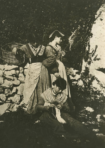 Women knitting and spinning Roman countryside Lazio Italy 1905 Old Photo