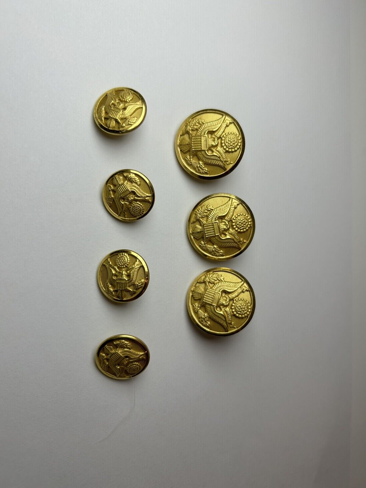 Military  Brass Buttons Waterbury Cos Conn-Lot Of 7 - 3 Lg And 4 Small