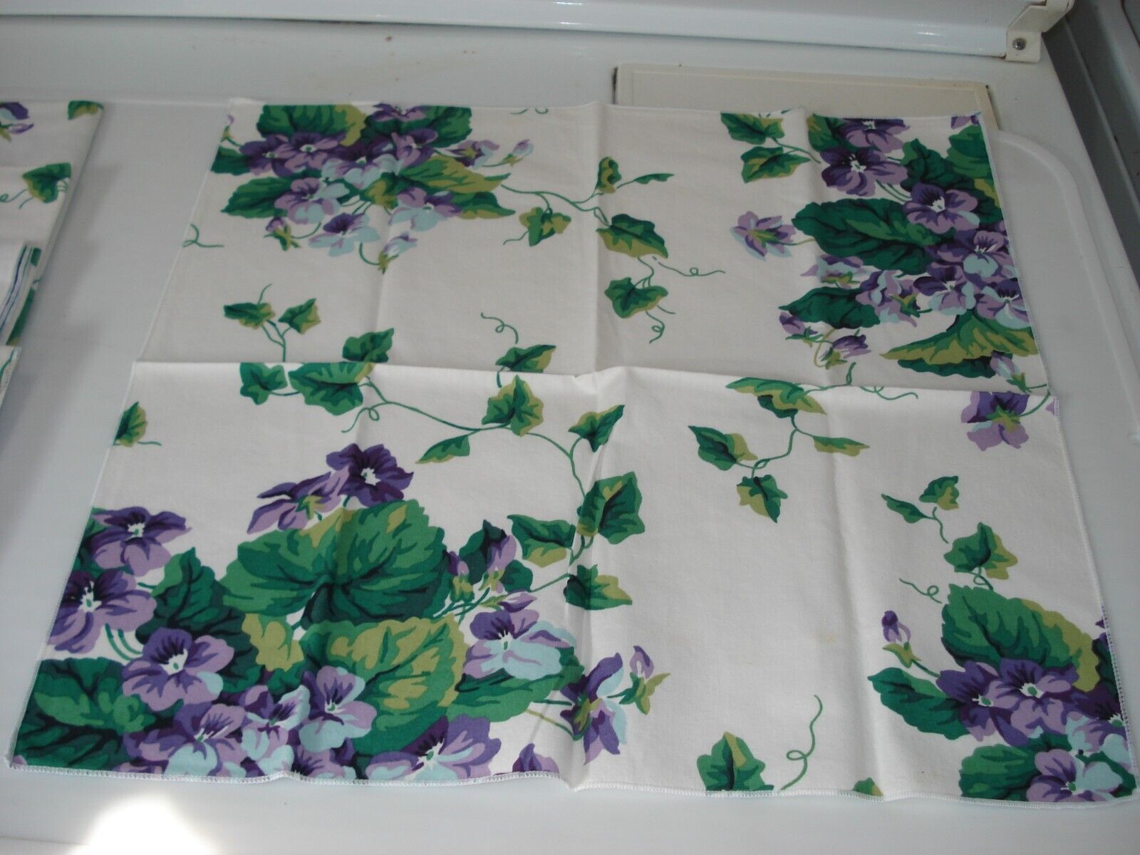 Vintage Cloth Table Napkins Violet Floral Print 20” x 20” Lot of 10.