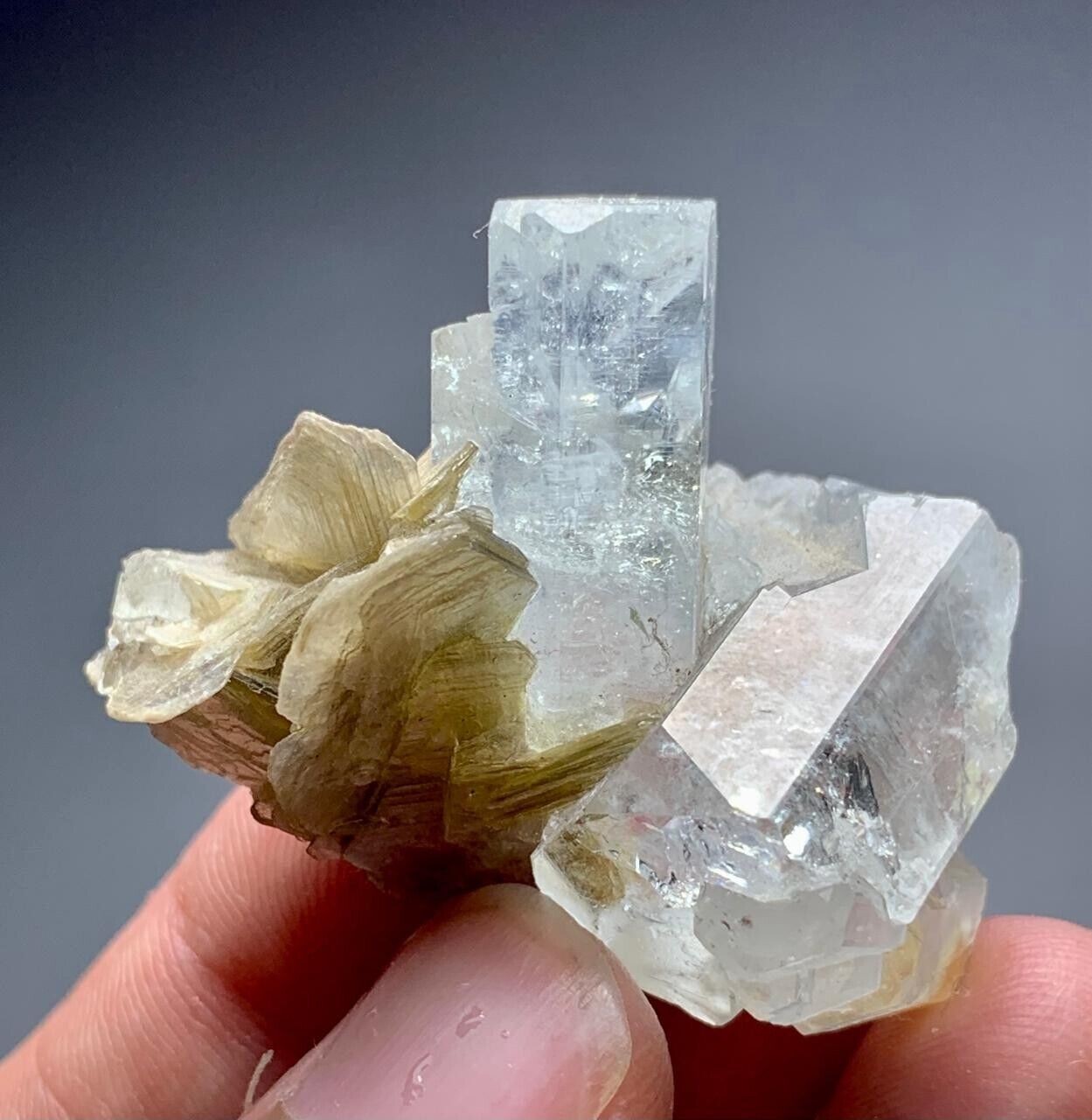 105 Cts Aquamarine Crystals Specimen From Skardu pakistan