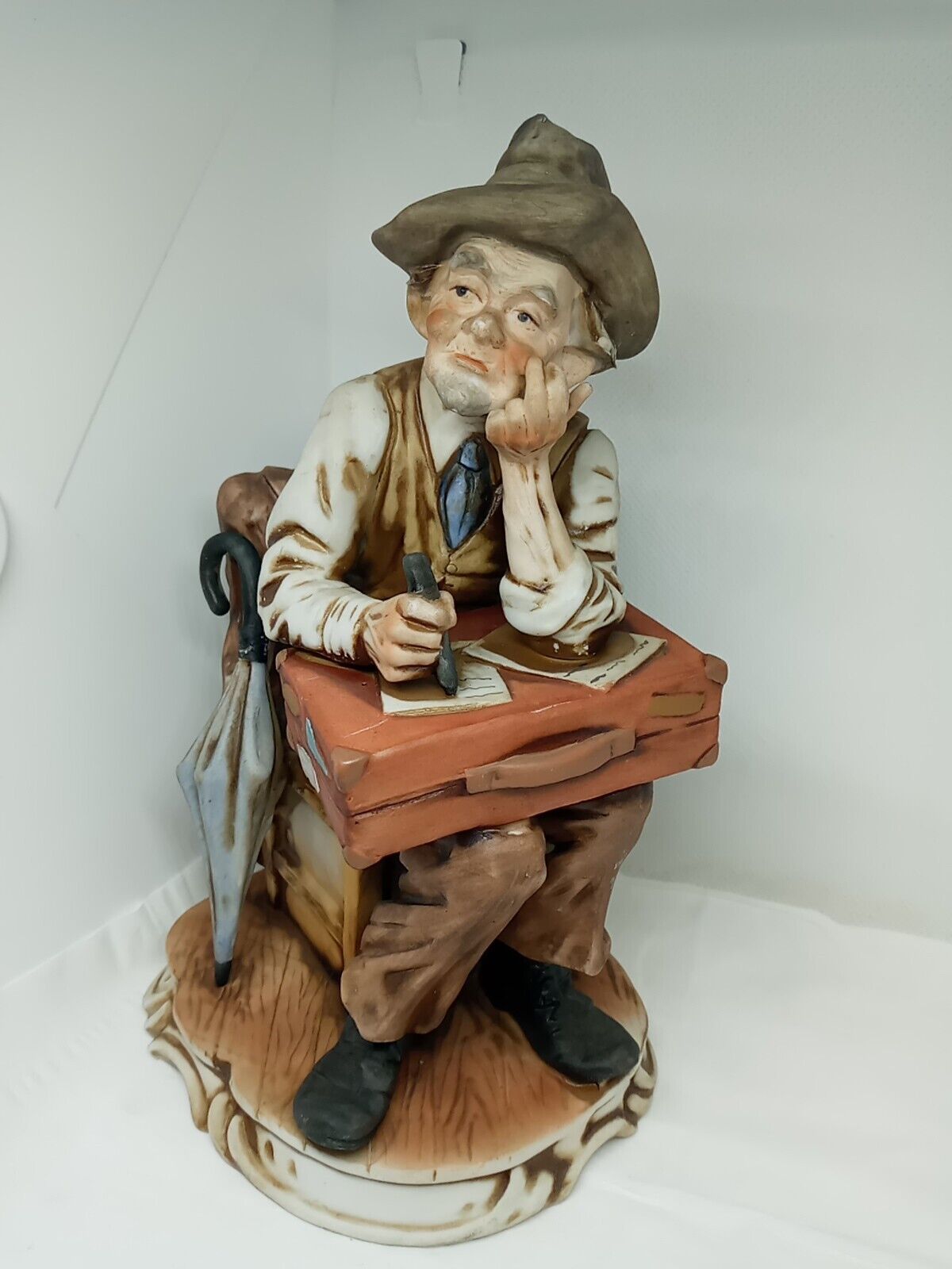 Vtg. Uniq Alfretto /Maruri Porcelain Old Man Fig. W Suitcase & Umbrella. 